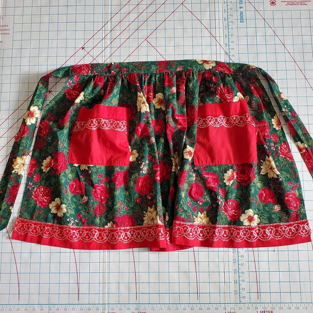 Half Apron Vintage Red Green Roses Lace Floral Flowers Handmade Christmas